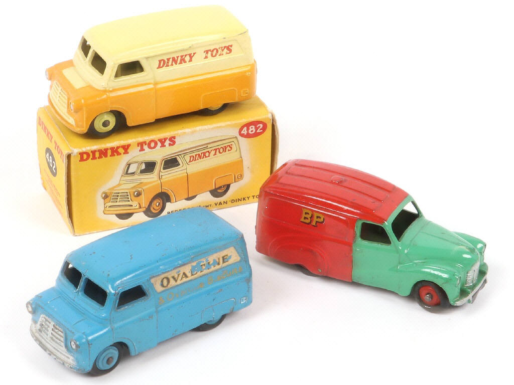Lot 320 - DINKY TOYS (GB) (3)