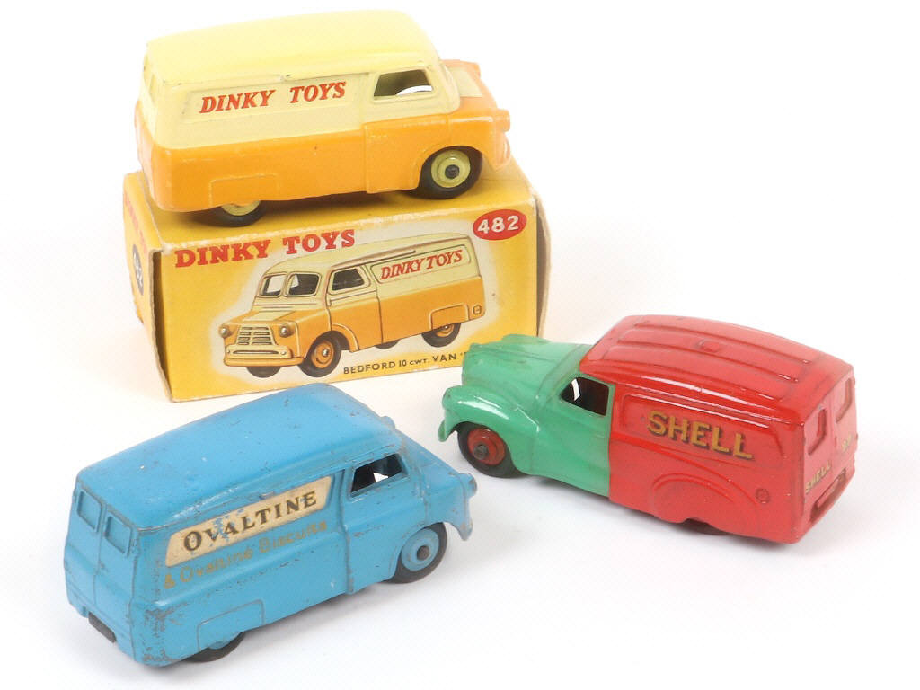 Lot 320 - DINKY TOYS (GB) (3)
