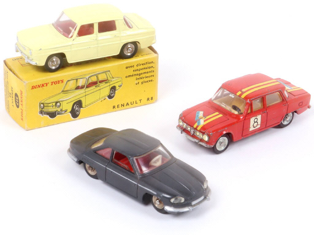 Lot 372 - DINKY TOYS (FRANCE) (3)