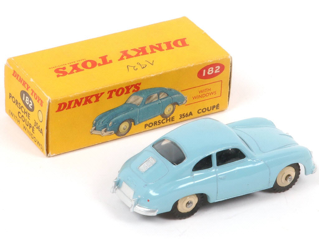 Lot 305 - DINKY TOYS (GB) (1)