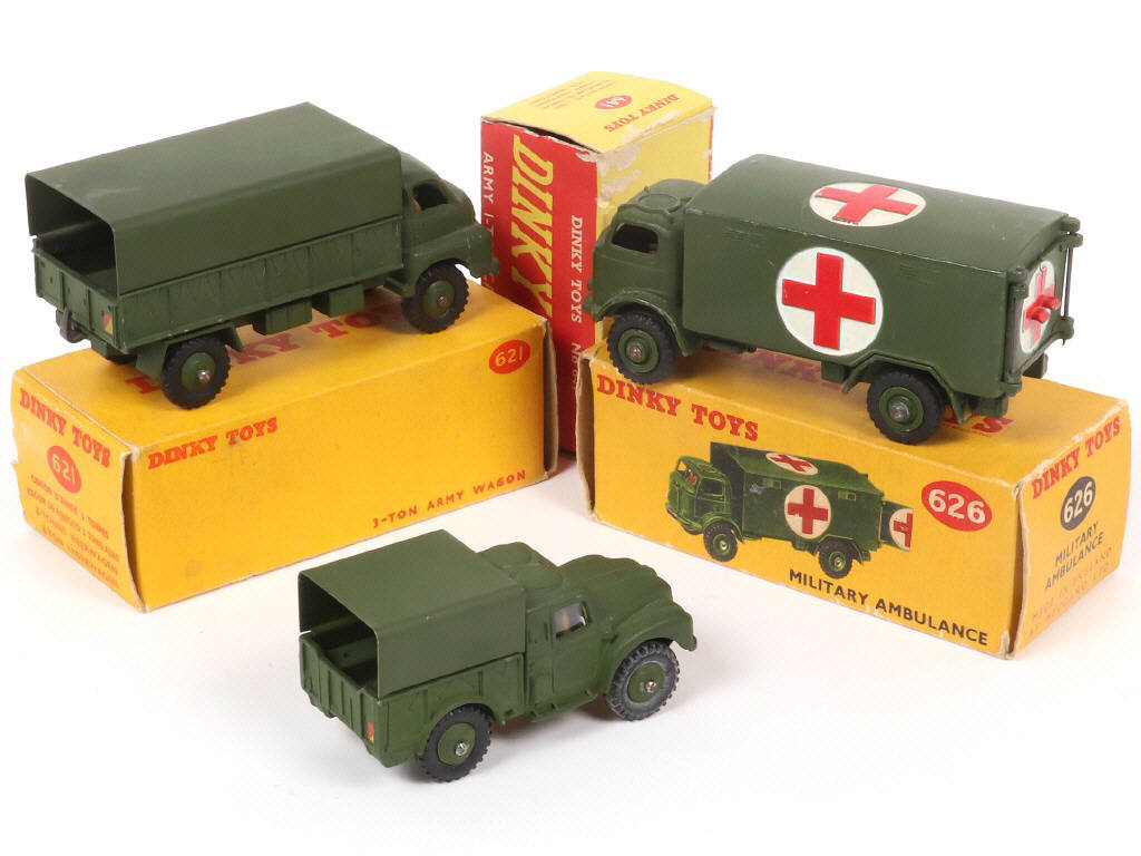 Lot 205 - DINKY TOYS (GB) (3)