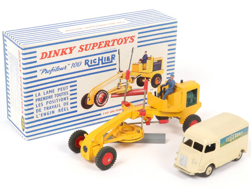 Lot 288 - DINKY TOYS (FRANCE) (2)