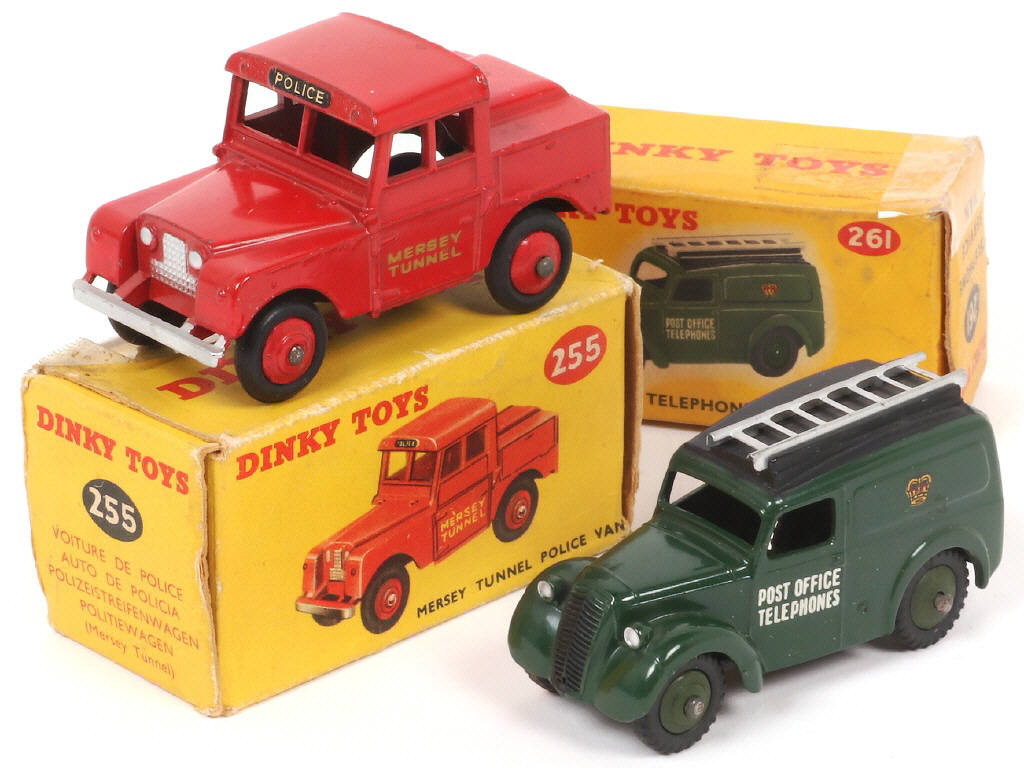 Lot 196 - DINKY TOYS (GB) (2)