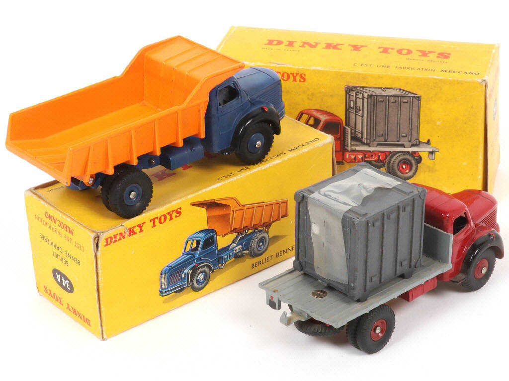 Lot 285 - DINKY TOYS (FRANCE) (2)
