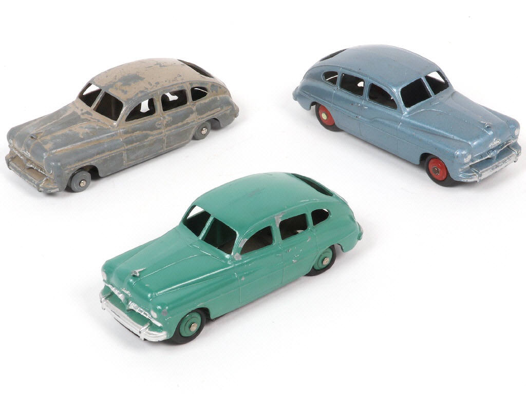 Lot 291 - DINKY TOYS (FRANCE) (3)