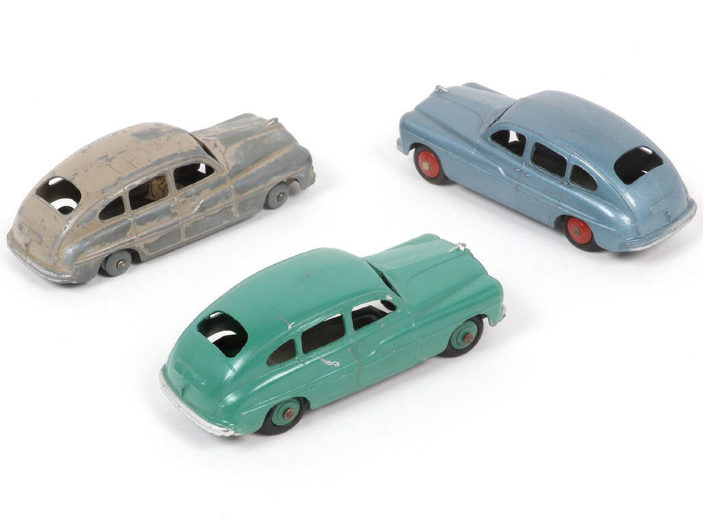 Lot 291 - DINKY TOYS (FRANCE) (3)