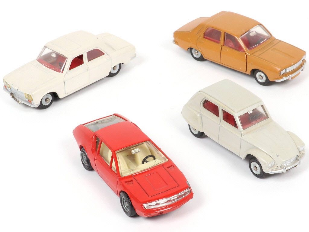 Lot 301 - DINKY TOYS (FRANCE) (4)