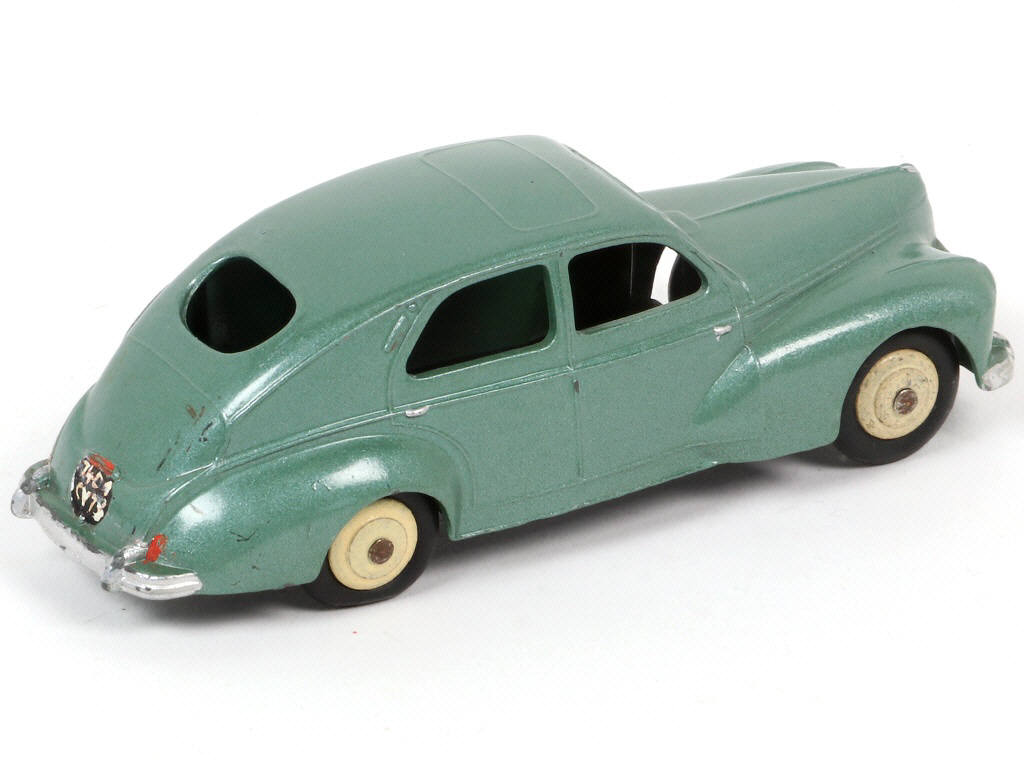 Lot 228 - DINKY TOYS (FRANCE) (1)