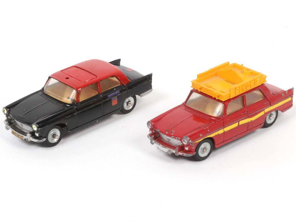 Lot 262 - DINKY TOYS (FRANCE) (2)