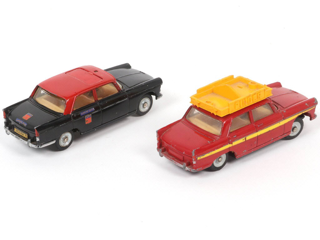 Lot 262 - DINKY TOYS (FRANCE) (2)