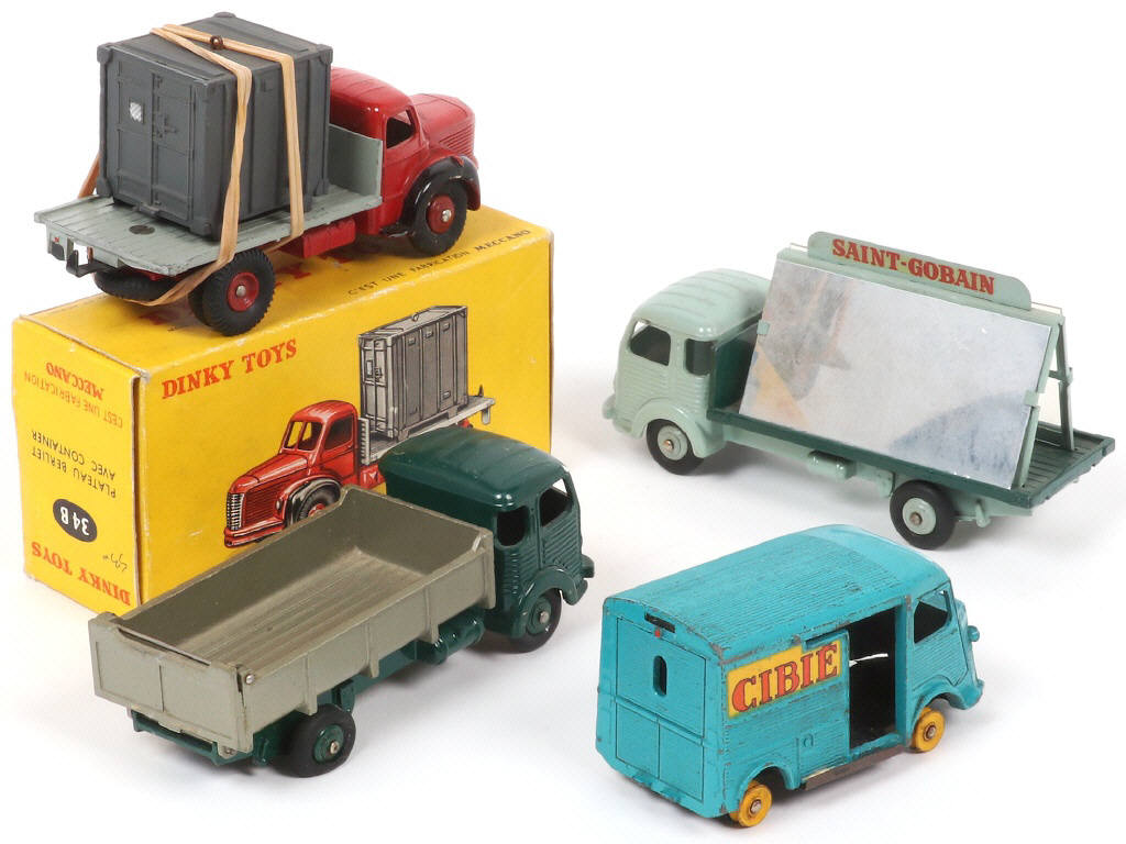 Lot 302 - DINKY TOYS (FRANCE) (4)