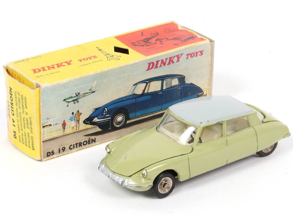 Lot 242 - DINKY TOYS (FRANCE) (1)