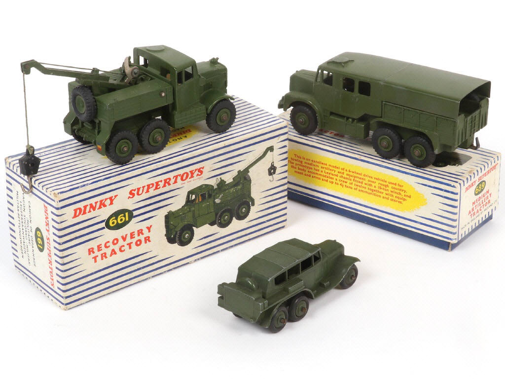 Lot 204 - DINKY TOYS (GB) (3)