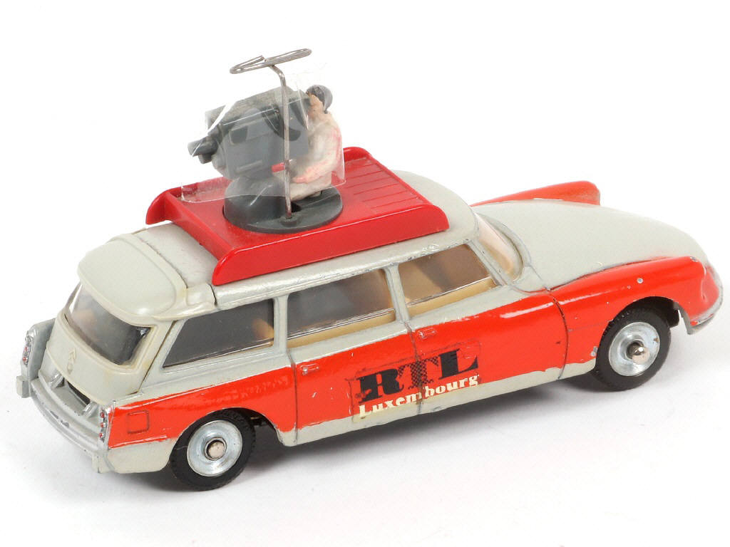 Lot 229 - DINKY TOYS (FRANCE) (1)