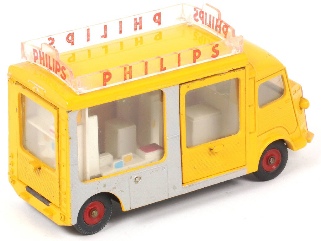 Lot 230 - DINKY TOYS (FRANCE) (1)