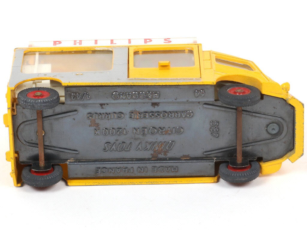 Lot 230 - DINKY TOYS (FRANCE) (1)