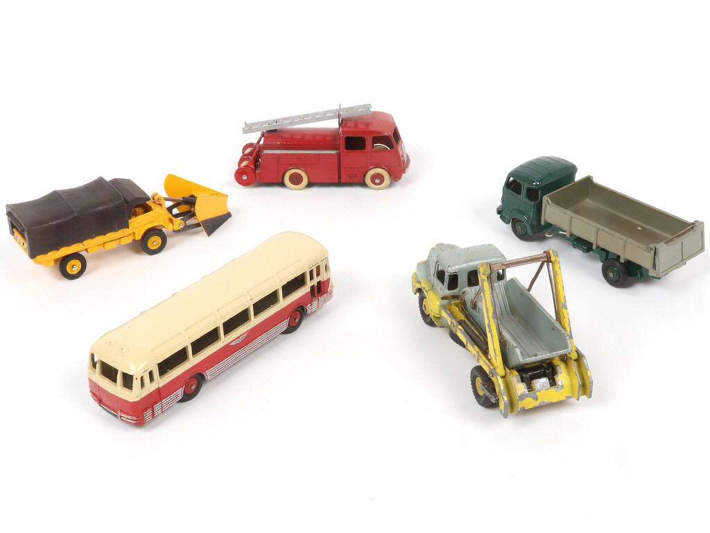 Lot 309 - DINKY TOYS (FRANCE) (5)