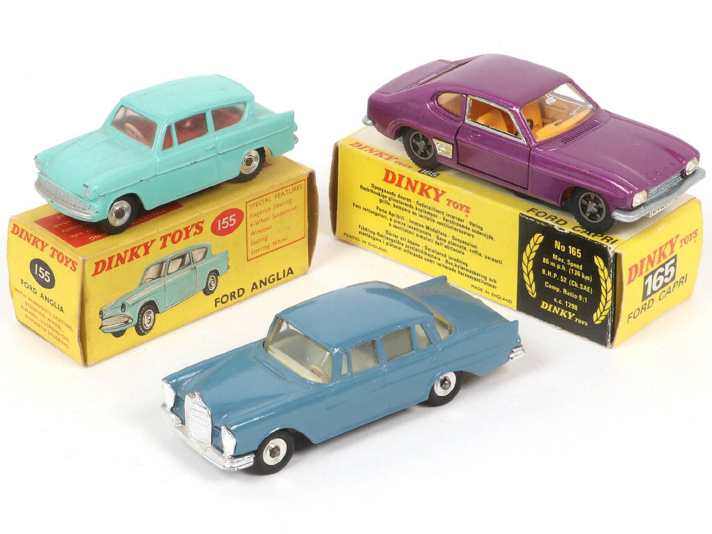 Lot 202 - DINKY TOYS (GB) (3)