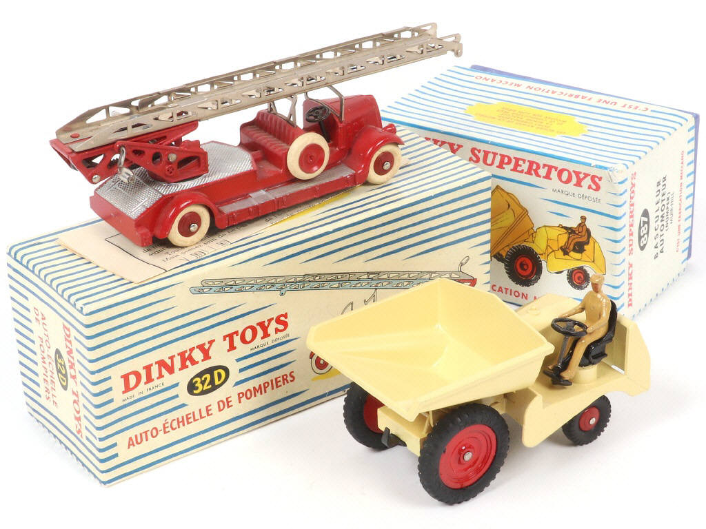 Lot 283 - DINKY TOYS (FRANCE) (2)