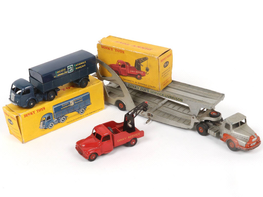Lot 297 - DINKY TOYS (FRANCE) (3)