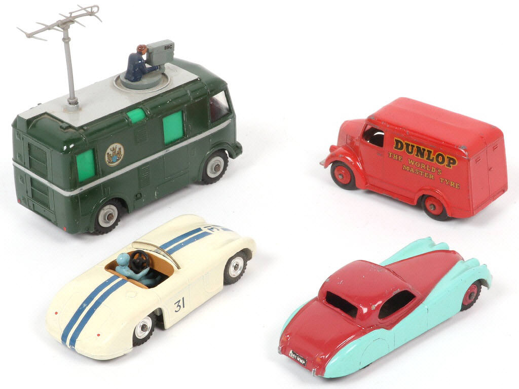 Lot 203 - DINKY TOYS (GB) (4)