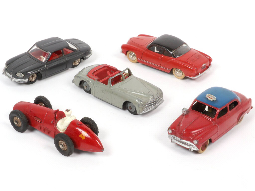 Lot 305 - DINKY TOYS (FRANCE) (5)