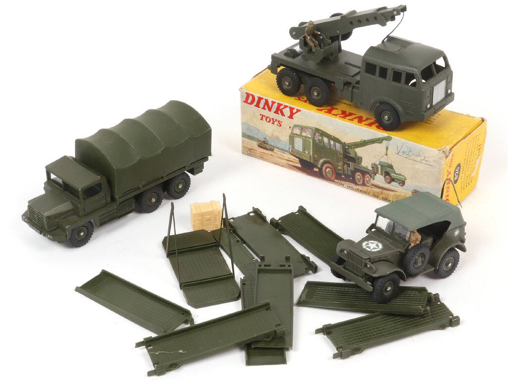 Lot 315 - DINKY TOYS (FRANCE) (14)