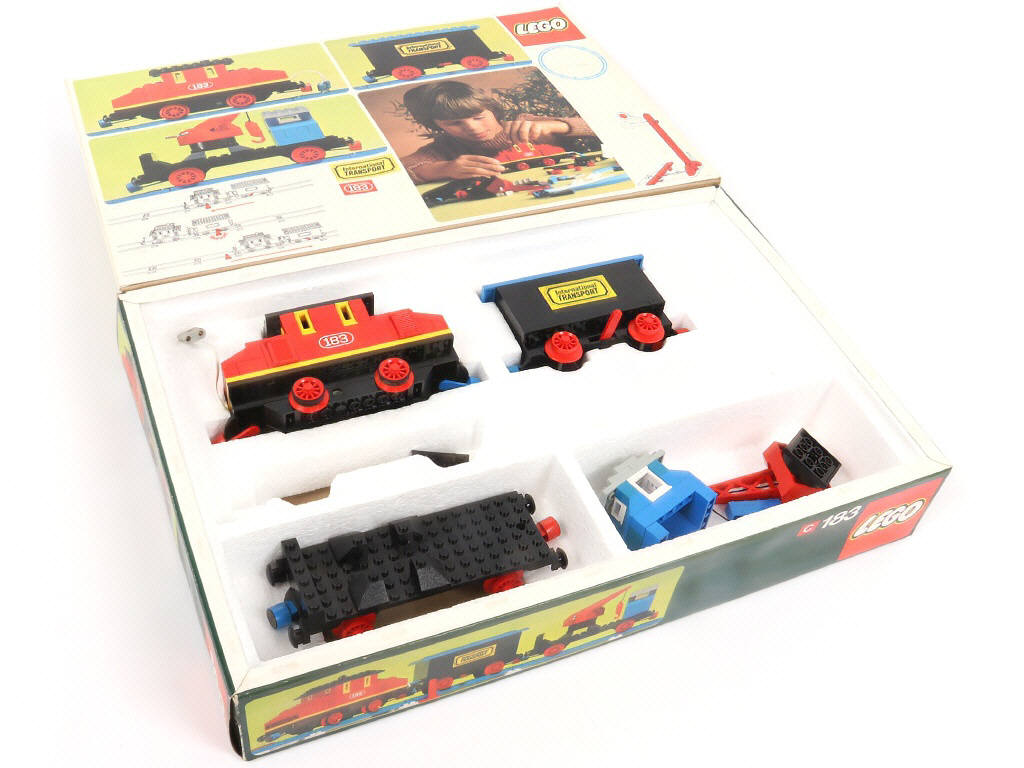 Lot 292 - LEGO (DANEMARK) (1)