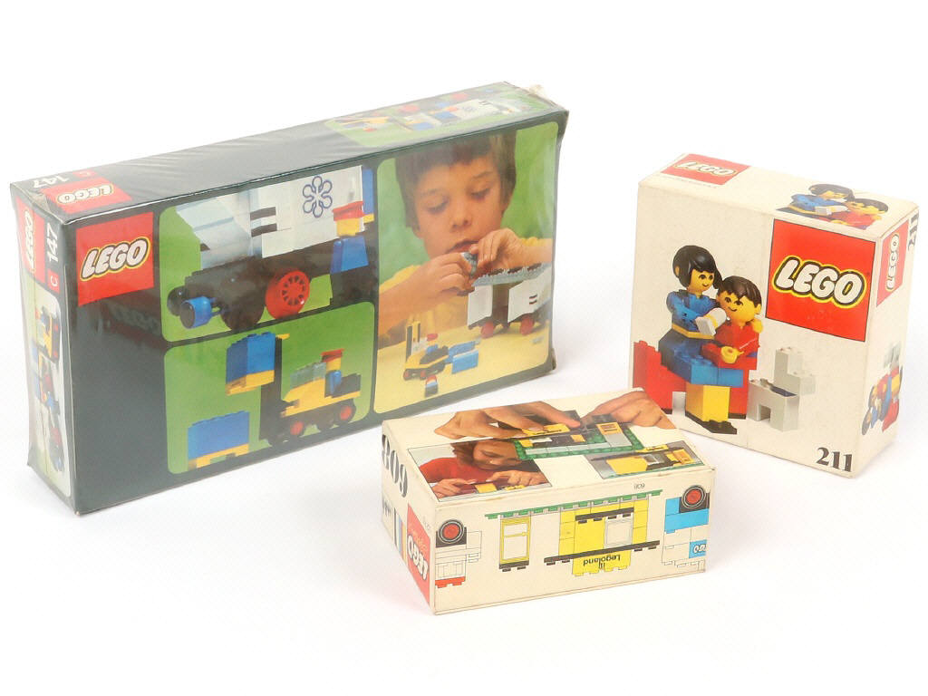Lot 298 - LEGO (DANEMARK) (3)