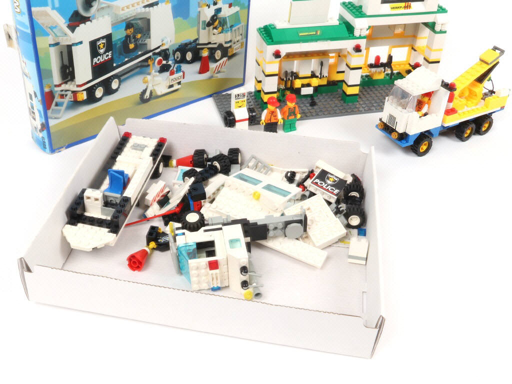 Lot 297 - LEGO (DANEMARK) (2)