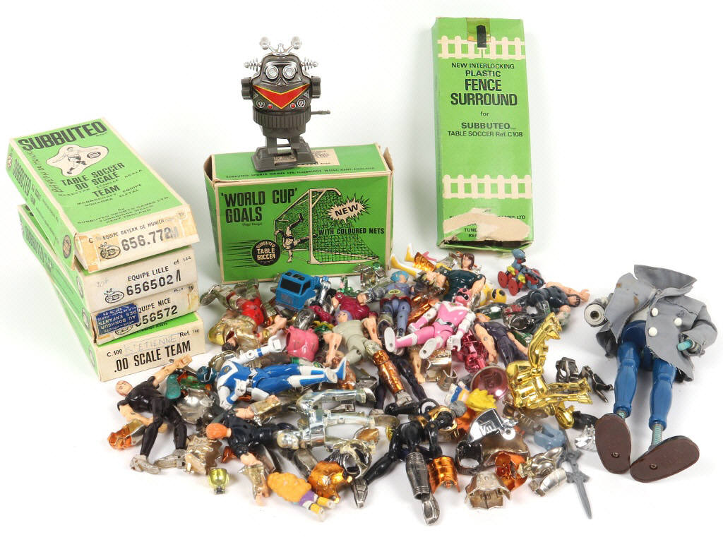 Lot 328 - DIVERS (20)