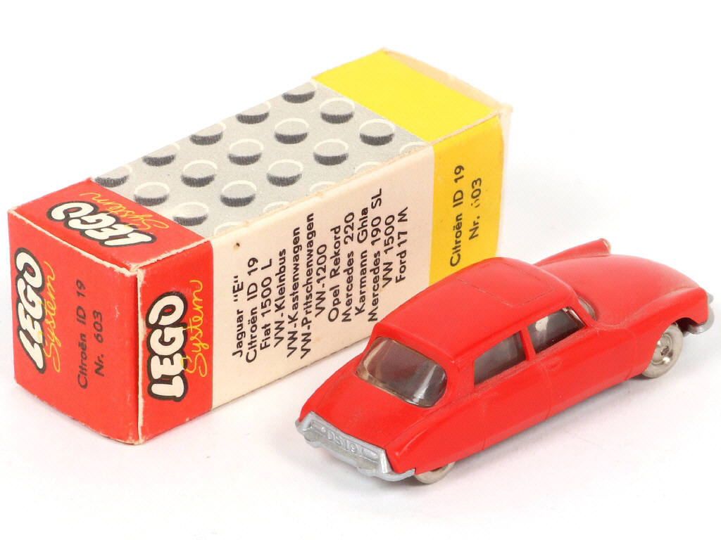 Lot 92 - LEGO (DANEMARK) (1)