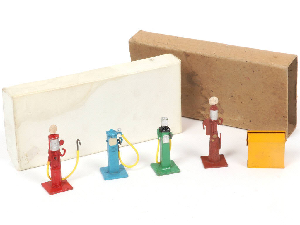 Lot 256 - DINKY TOYS (GB) (1)