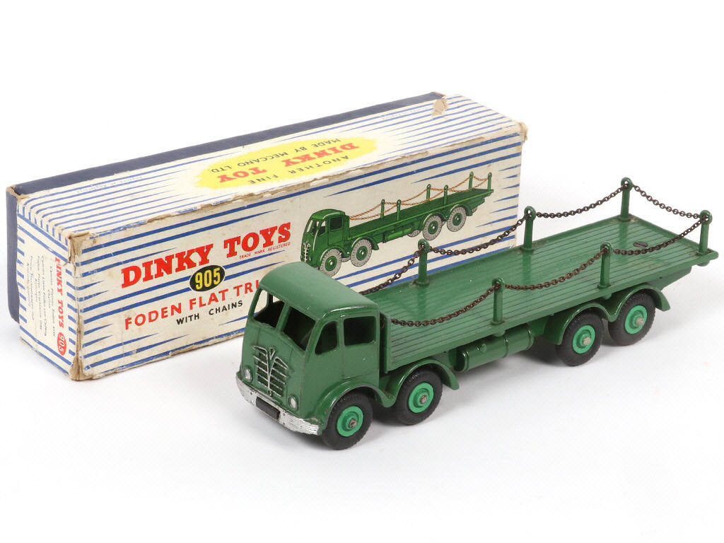 Lot 329 - DINKY TOYS (GB) (1)
