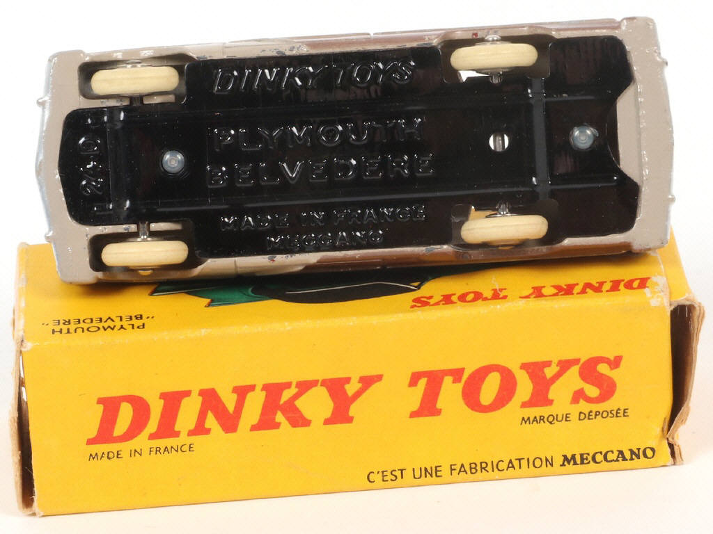 Lot 397 - DINKY TOYS (FRANCE) (1)