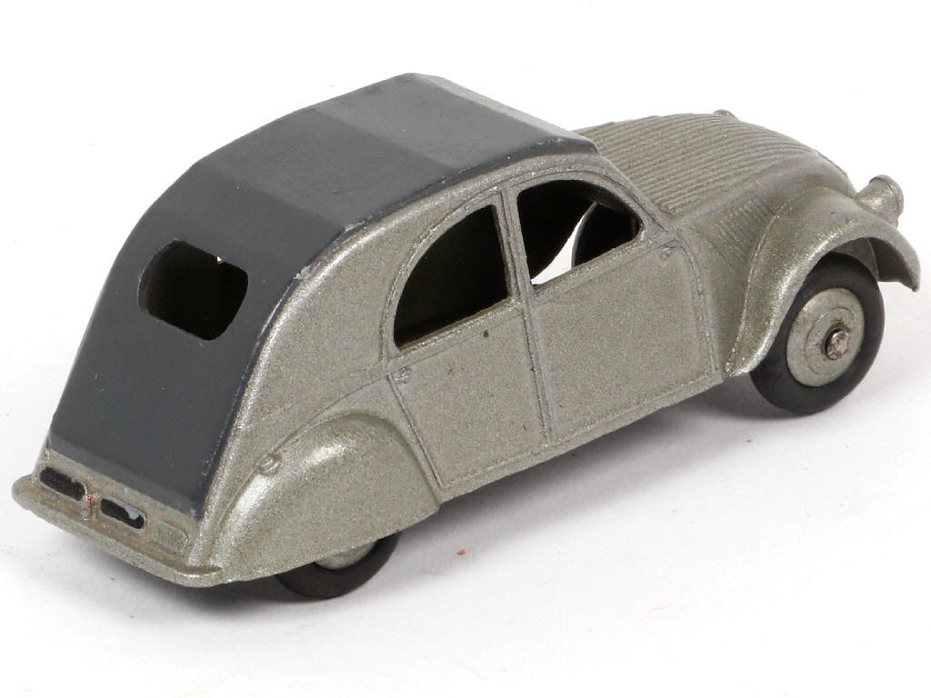 Lot 379 - DINKY TOYS (FRANCE) (1)