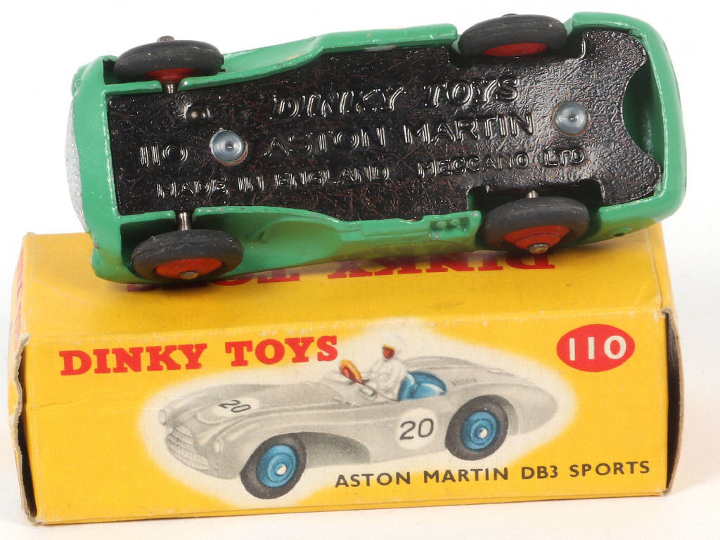 Lot 271 - DINKY TOYS (GB) (1)