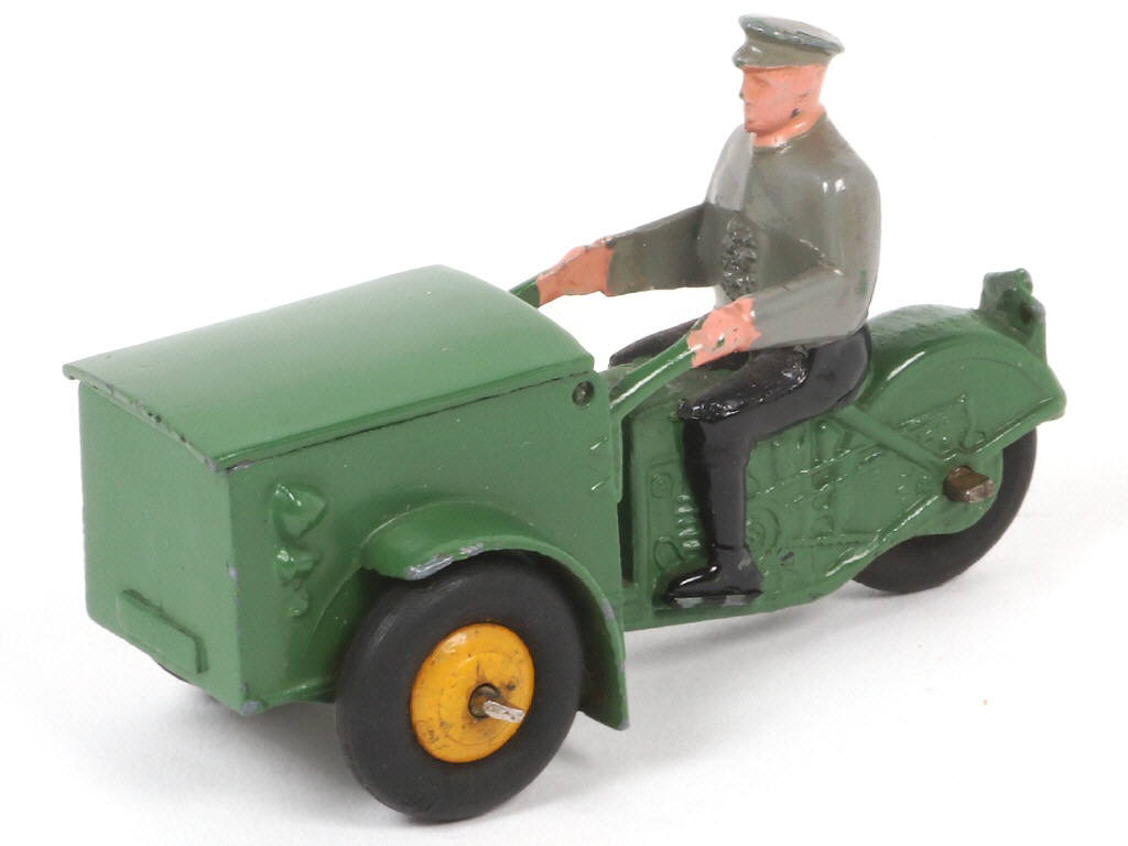 Lot 373 - DINKY TOYS (FRANCE) (1)