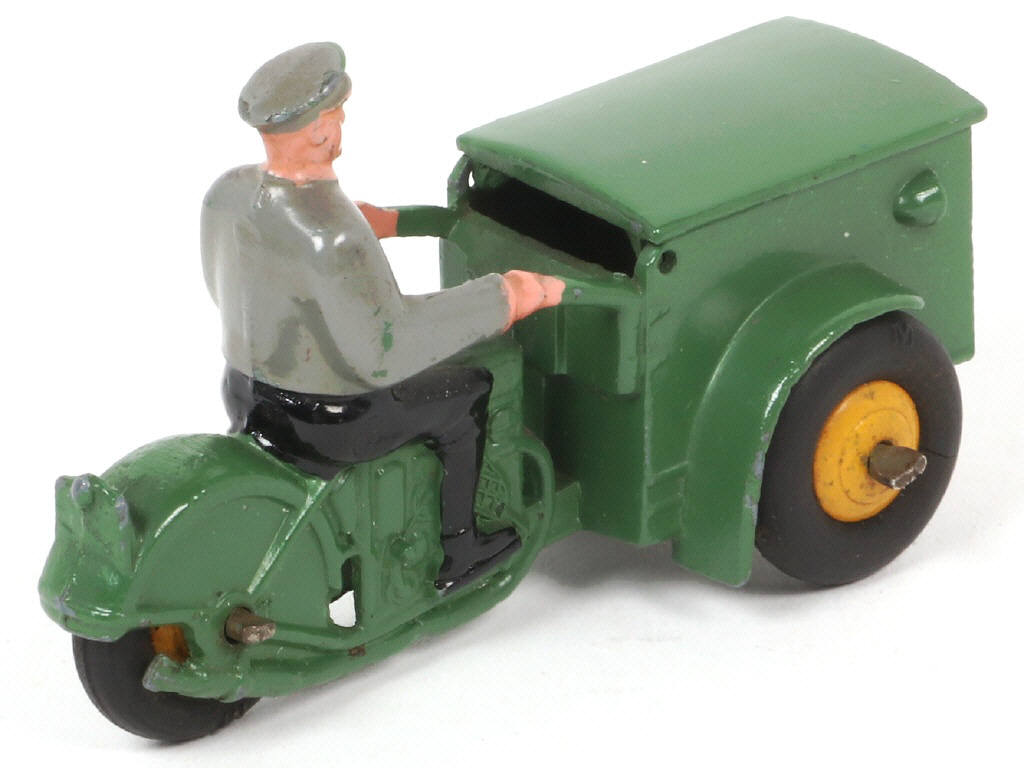 Lot 373 - DINKY TOYS (FRANCE) (1)