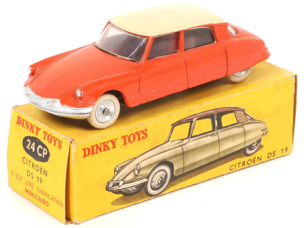 Lot 394 - DINKY TOYS (FRANCE) (1)