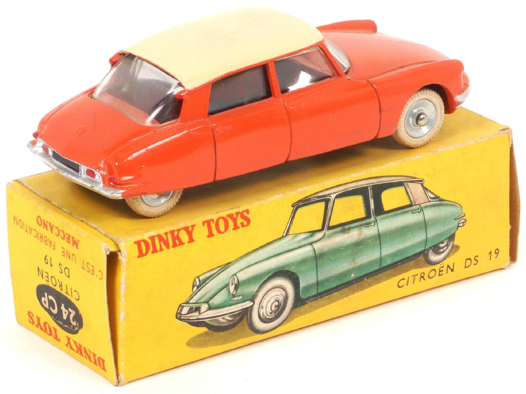Lot 394 - DINKY TOYS (FRANCE) (1)