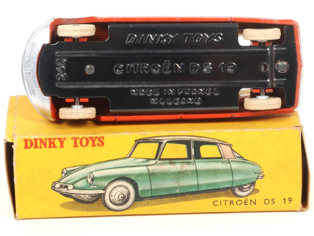 Lot 394 - DINKY TOYS (FRANCE) (1)