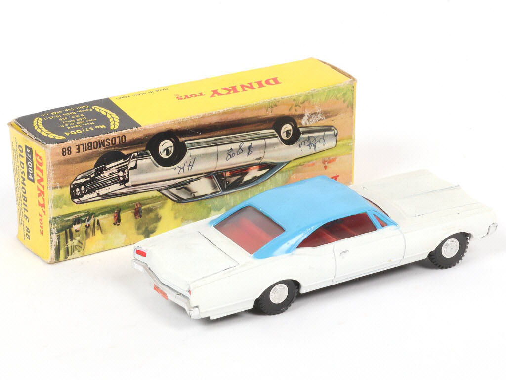 Lot 305 - DINKY TOYS (GB) (1)
