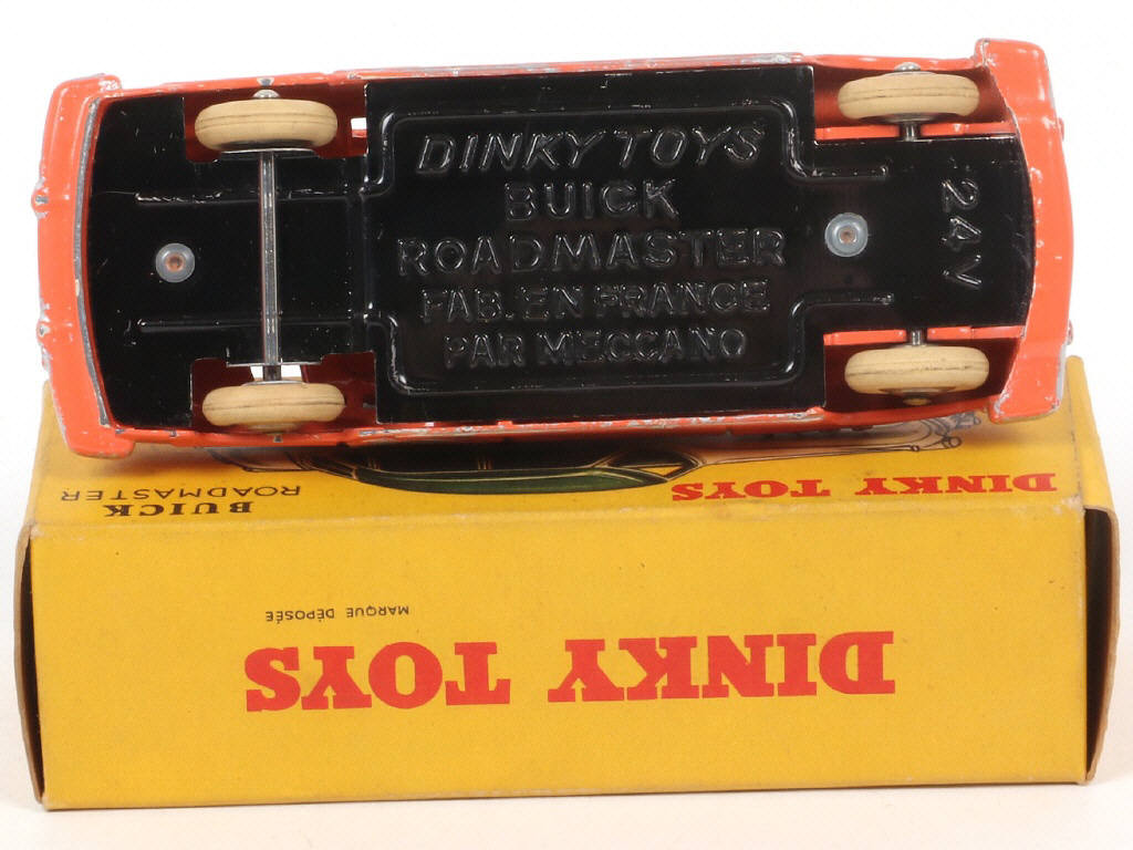 Lot 416 - DINKY TOYS (FRANCE) (1)