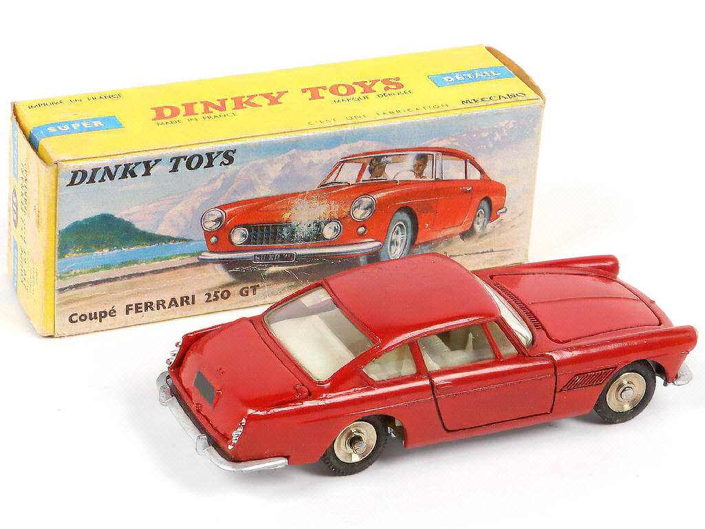Lot 330 - DINKY TOYS (FRANCE) (1)