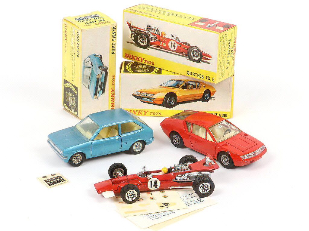 Lot 337 - DINKY TOYS (FRANCE) (3)