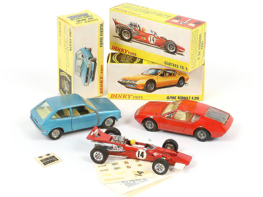 Lot 337 - DINKY TOYS (FRANCE) (3)
