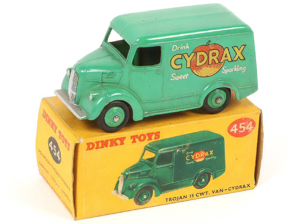 Lot 305 - DINKY TOYS (GB) (1)