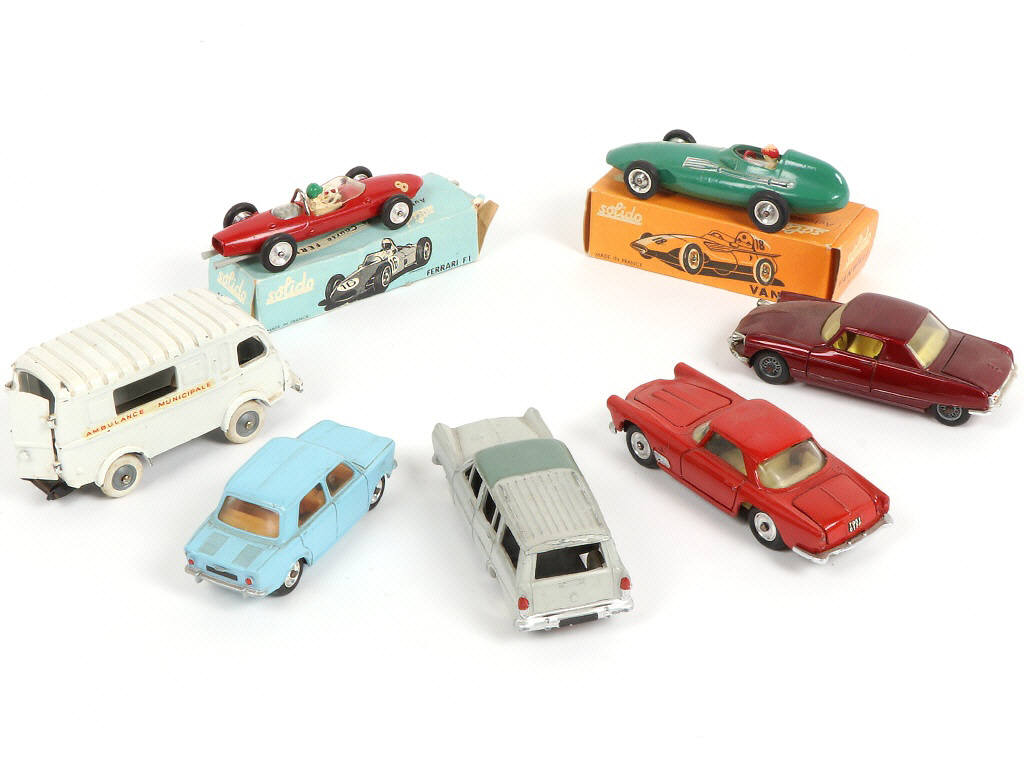 Lot 114 - DIVERS (7)