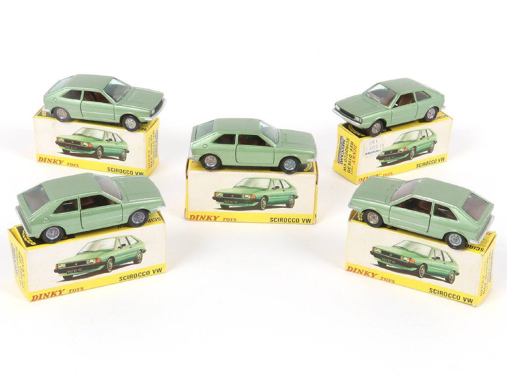 Lot 339 - DINKY TOYS (FRANCE) (5)